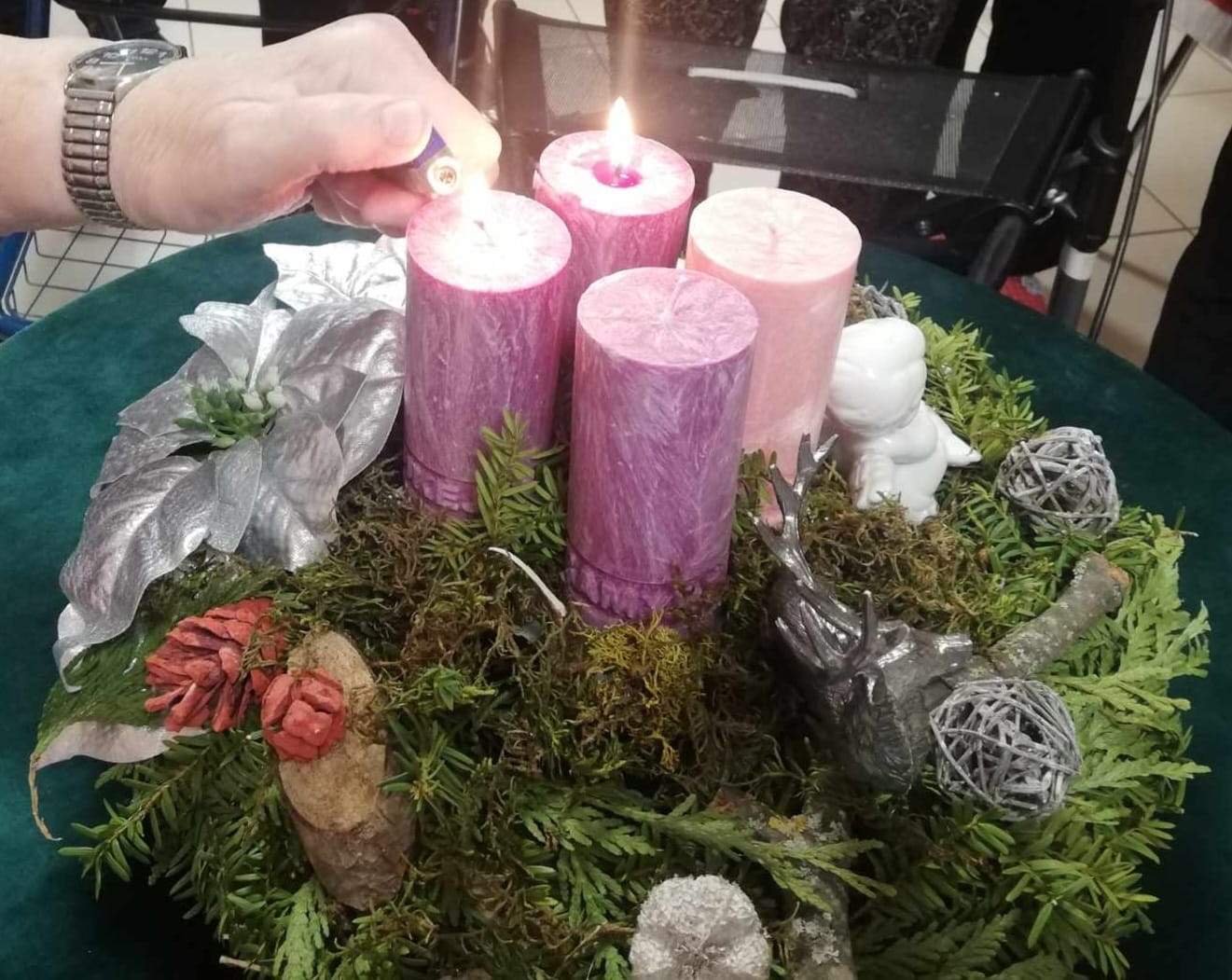 Jau uždegtos tris Advento žvakės